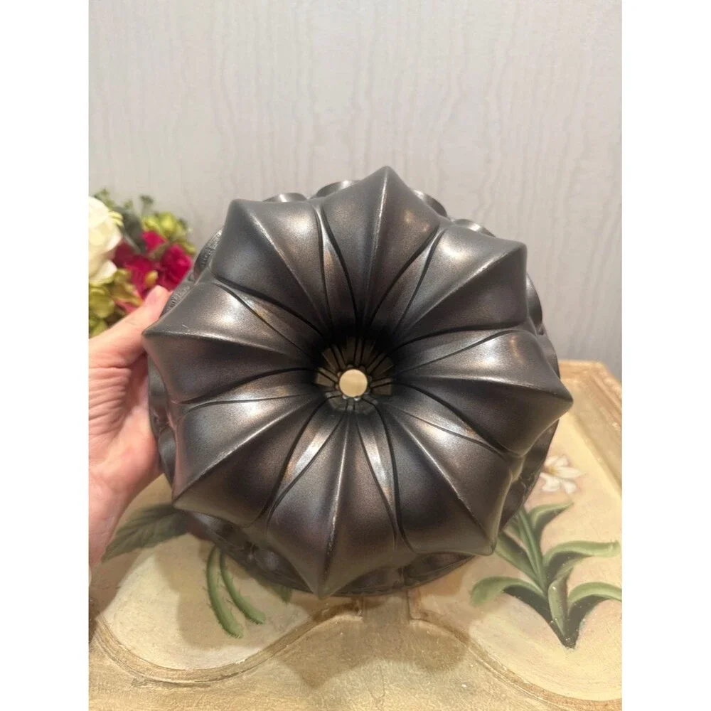 Nordic Ware Fleur De Lis  Bundt Pan